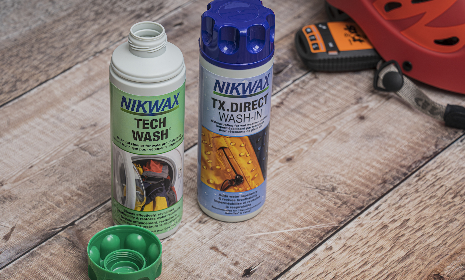 DE: Nikwax Tech Wash und Nikwax TX.Direct Spray-On. 